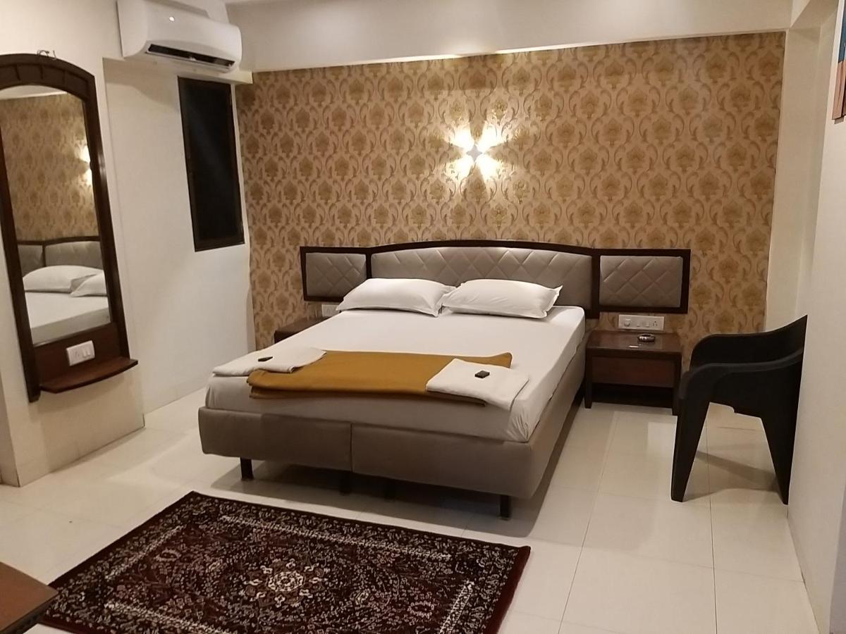 Hotel Ashoka Mire Экстерьер фото